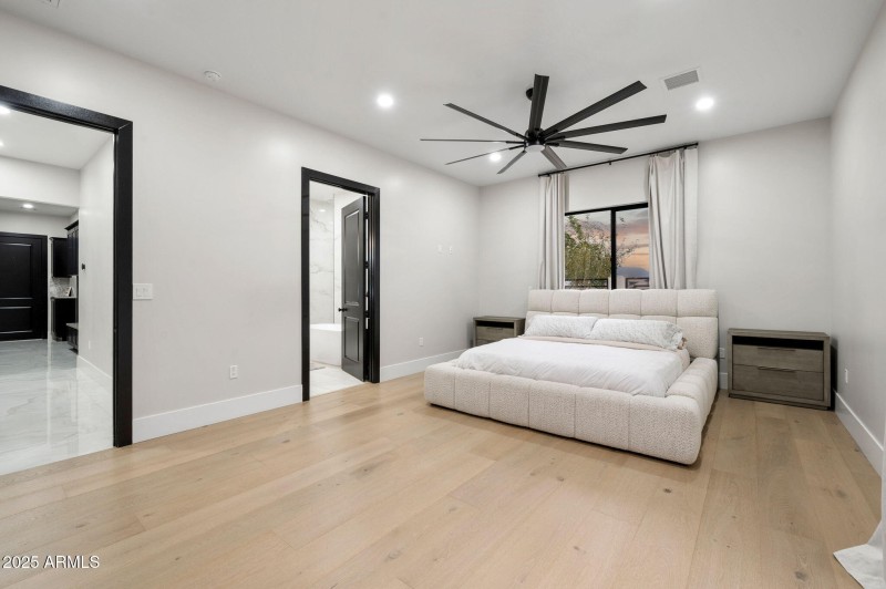 33-Primary Bedroom (2)