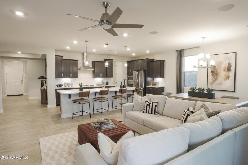 KITCHEN / GREAT ROOM