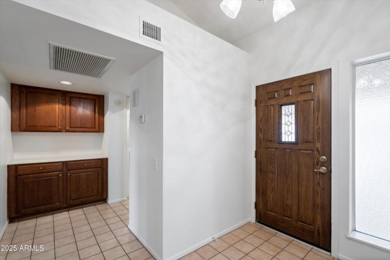 06-Entryway