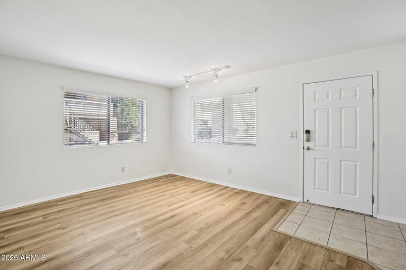 6-web-or-mls-N Miller Rd unit 1001-S1610