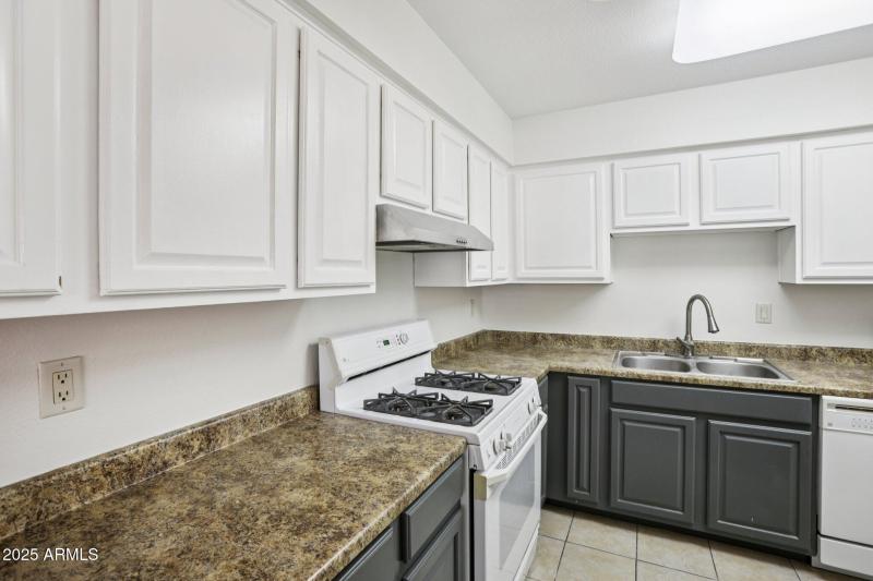 10-web-or-mls-N Miller Rd unit 1001-S161
