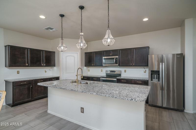 4) KITCHEN