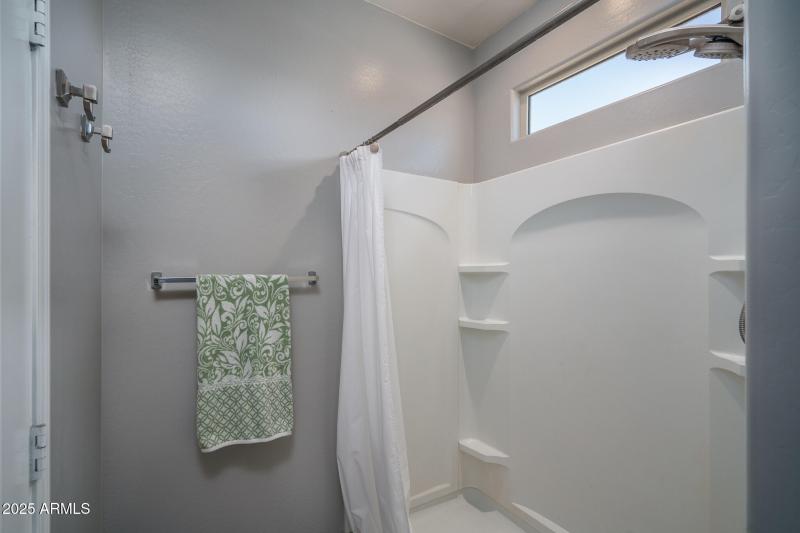 14) PRIMARY BATH