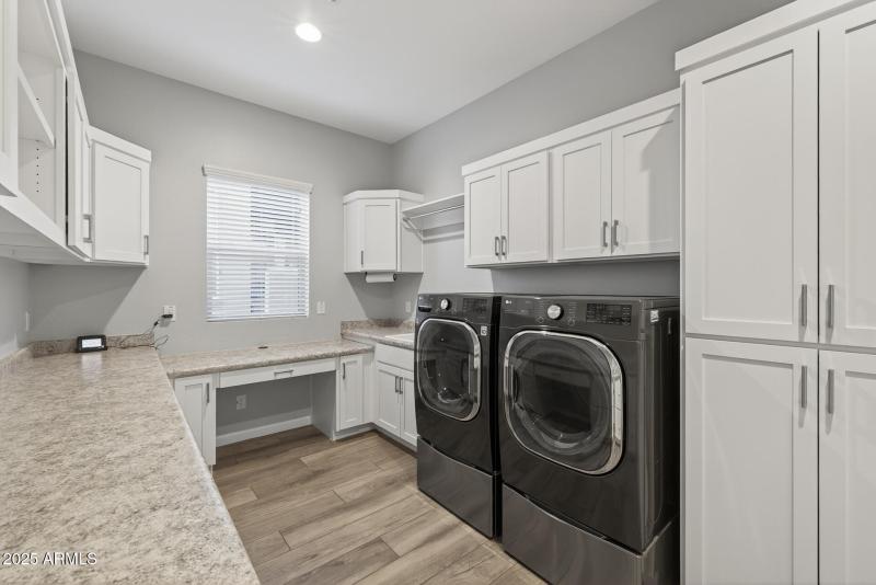47) LAUNDRY ROOM