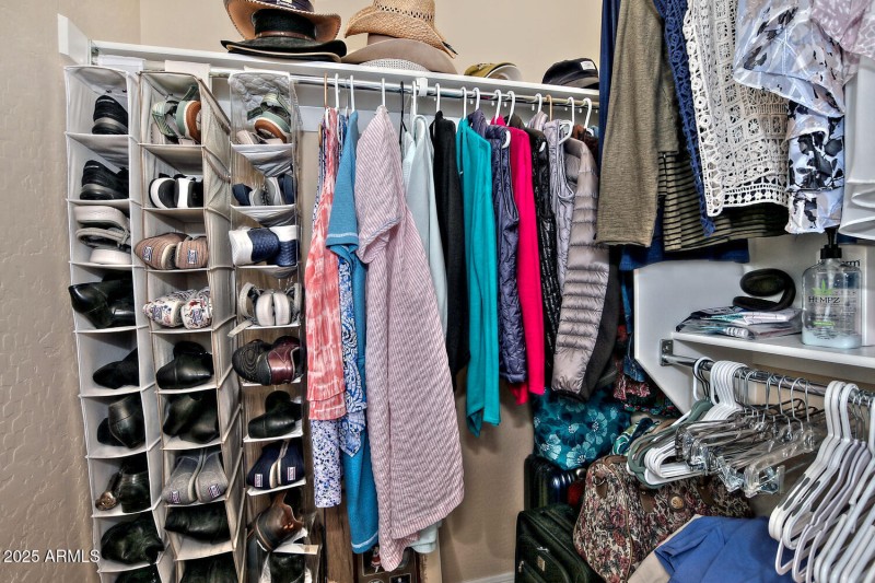 3573 N Presidential Dr-large-042-007-Pri