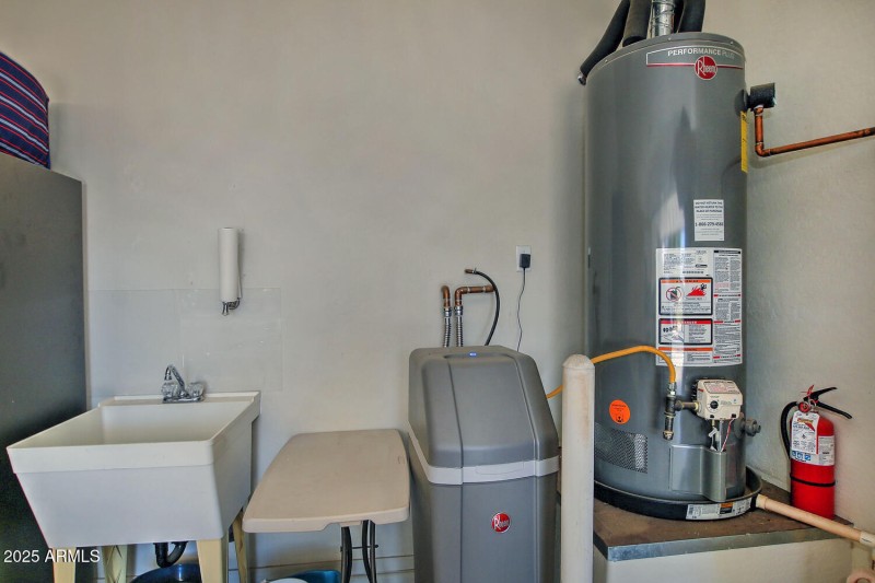 3573 N Presidential Dr-large-058-039-Wat