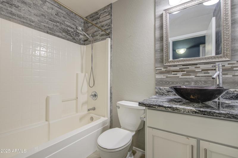 Bathroom 2-pic 2