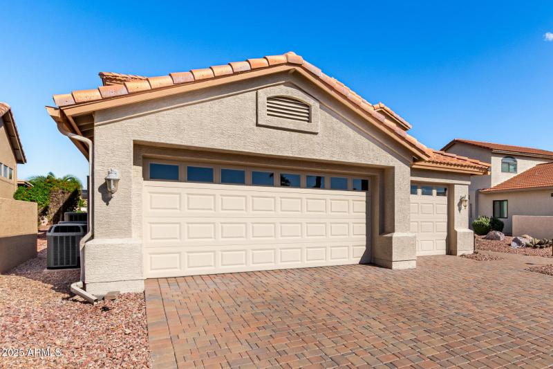 06 3-Car Garage