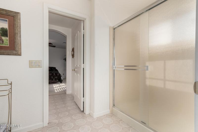 38 Guest Shower