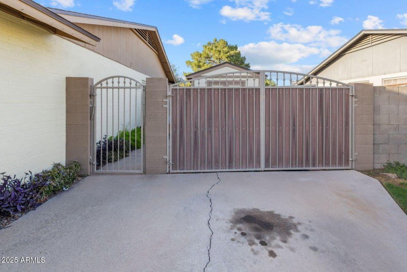 New RV Gate