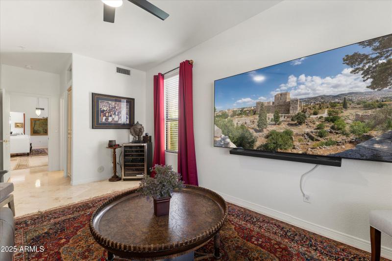 08-8100 E Camelback Rd