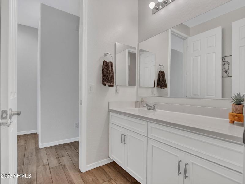 Guest Bath-(1)