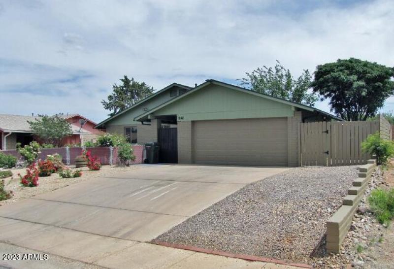 Driveway 2-car garage