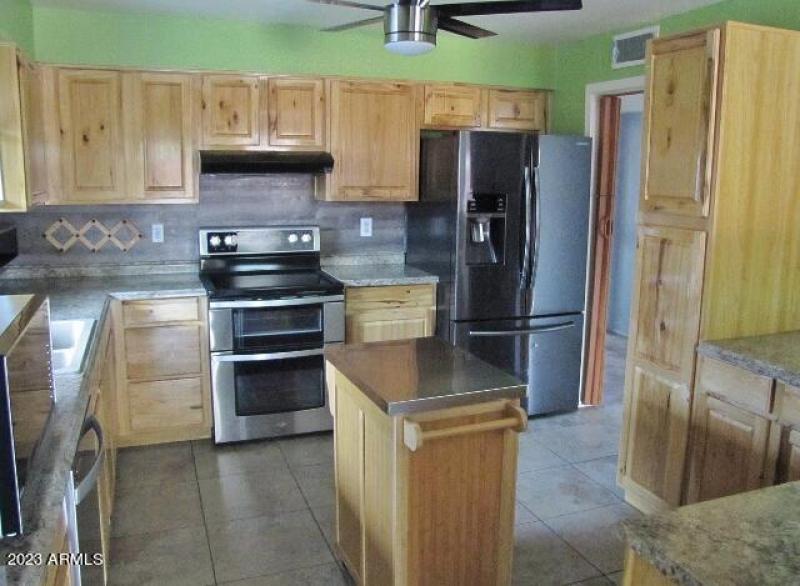Kitchen (b)