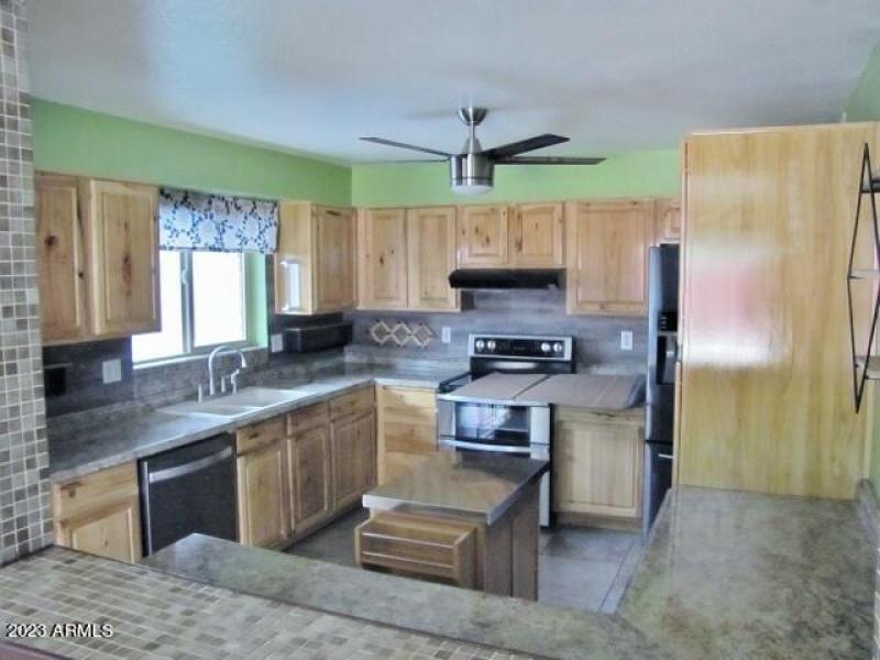 Kitchen (c)