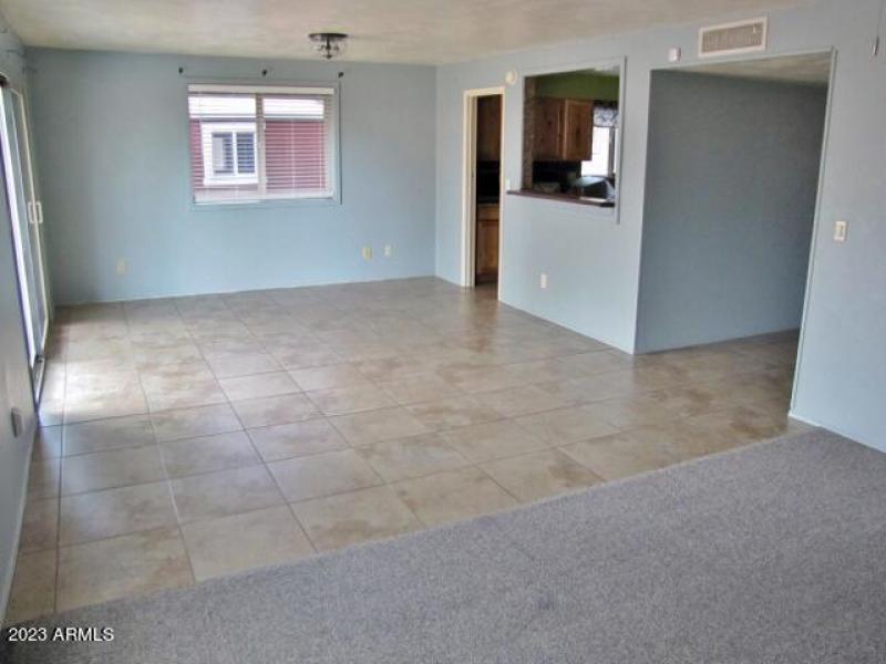 Living room (d)
