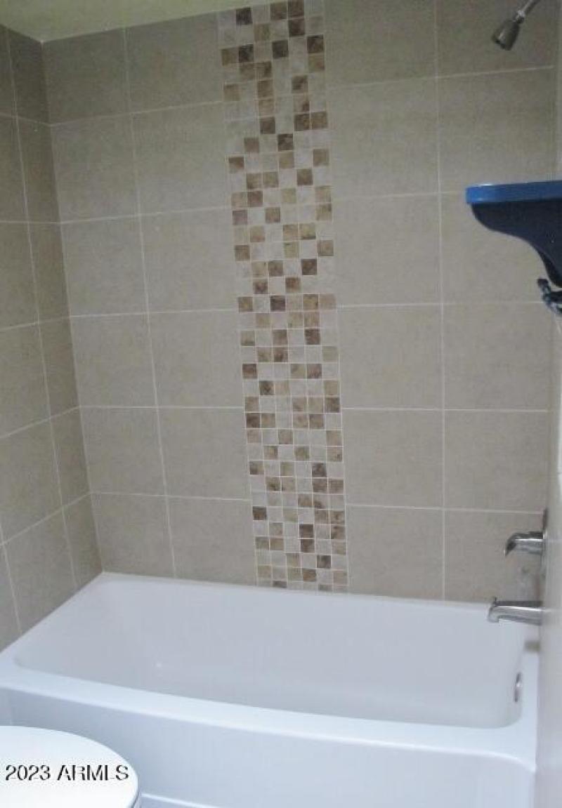 Hall tib/shower