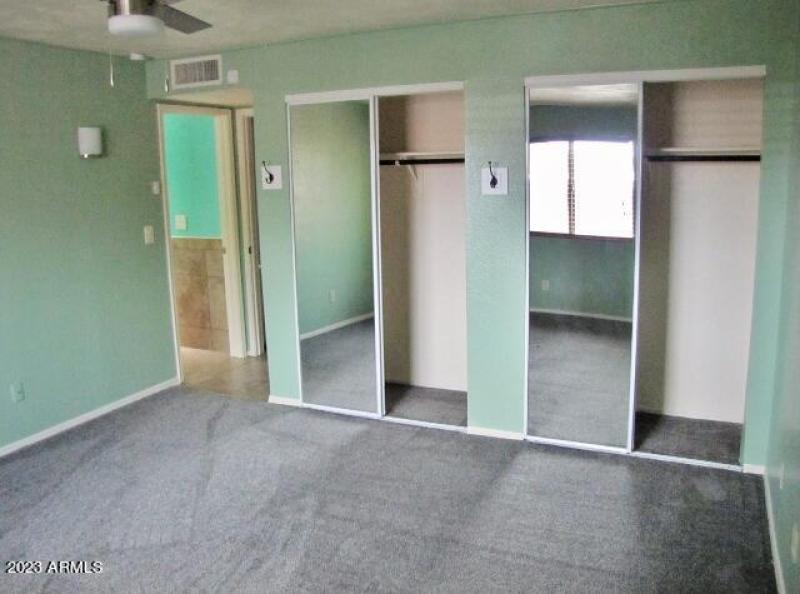 Primary bedroom (b)