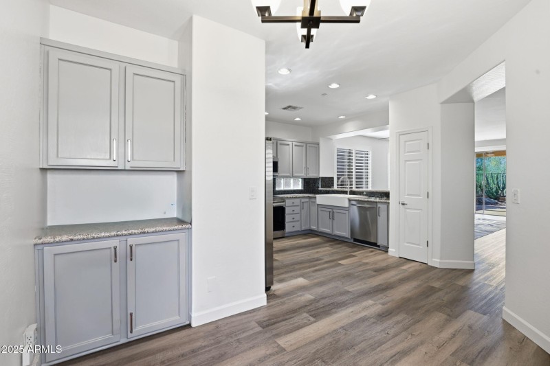 Addtl Breakfast room off the Kitchen