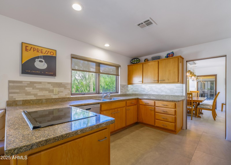 Listings_2014_SmoketreeDr_Images-30