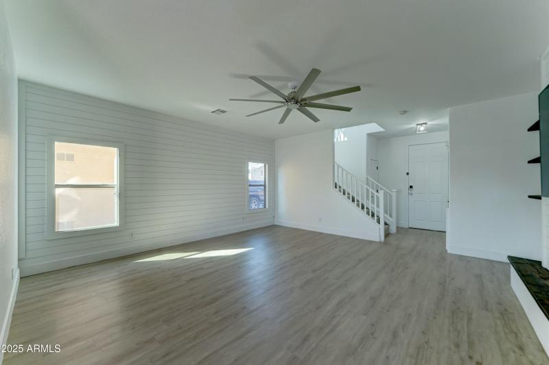 4933 N 108th AVE-10