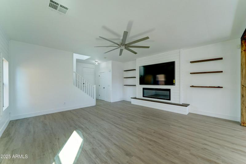 4933 N 108th AVE-11