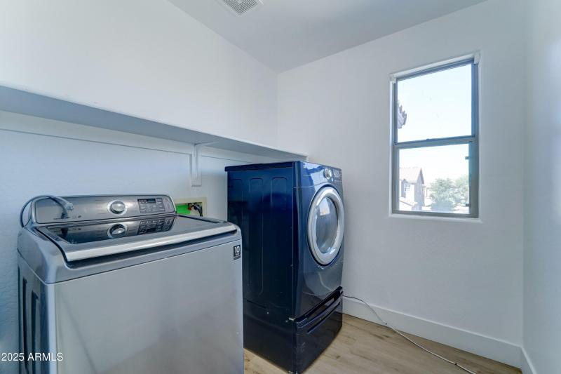 4933 N 108th AVE-27