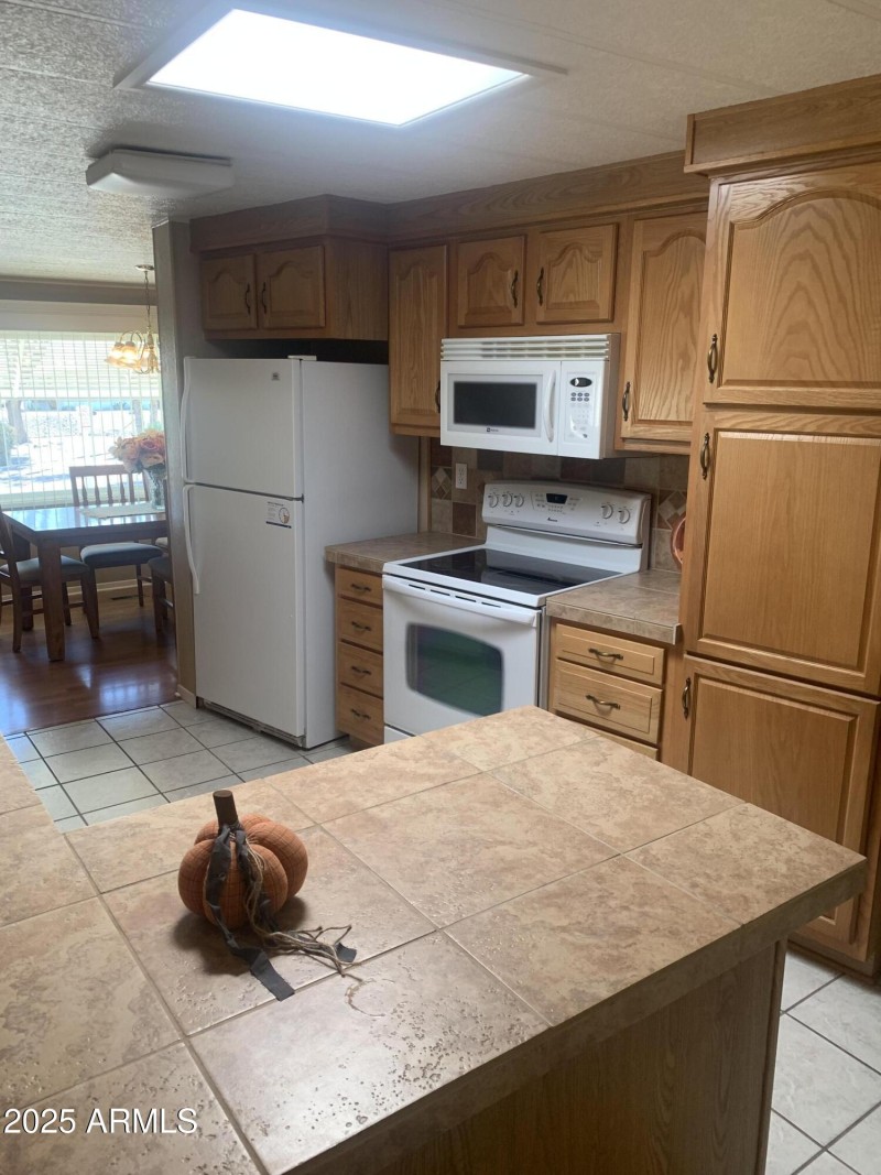 305 Kitchen Appliances