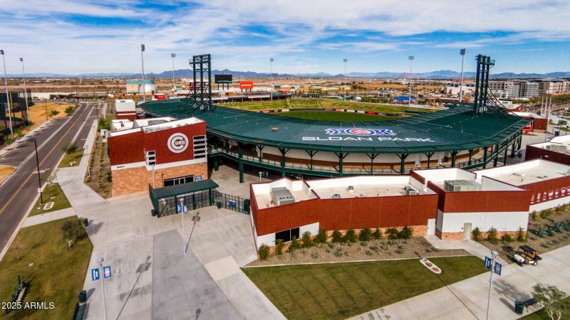 Walking distance to Cubs Stadium