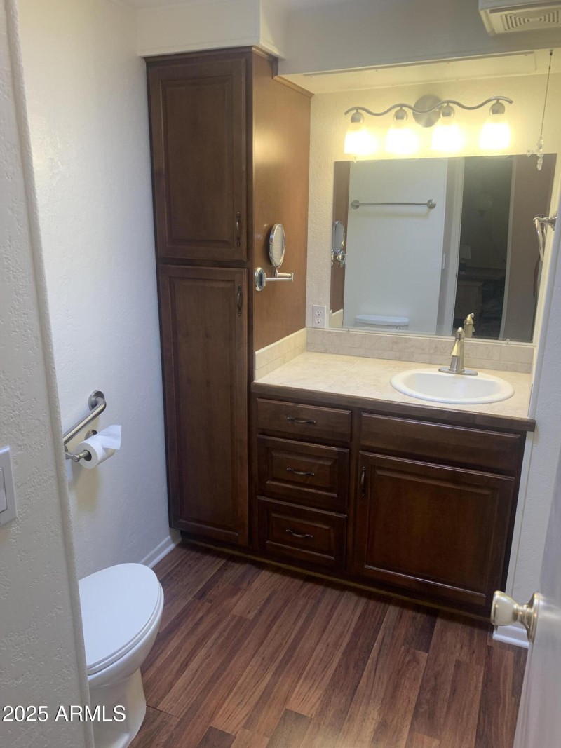 305 Guest Bath