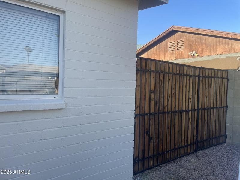 Rv gate fr inside