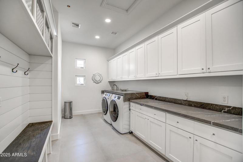 Laundry 1, 1