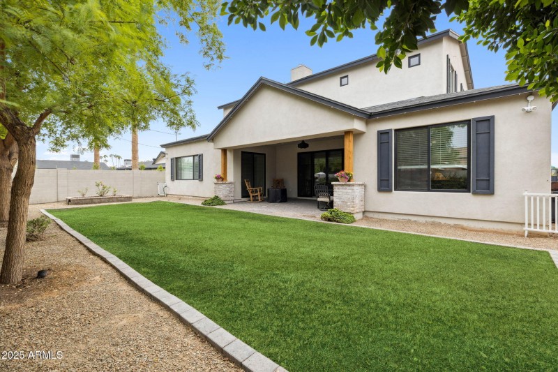 50-web-or-mls-8449-e-lincoln-dr