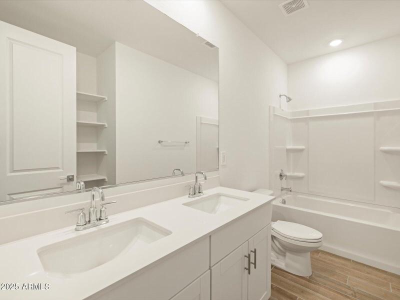 Bath 2 Double sinks