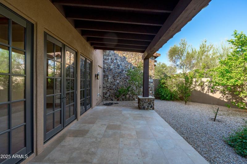 032-Formal Dining Patio