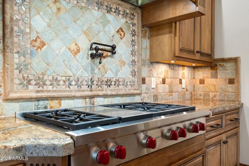 050-Kitchen