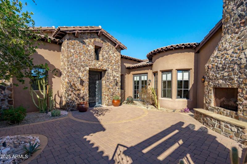 087-Entry Courtyard