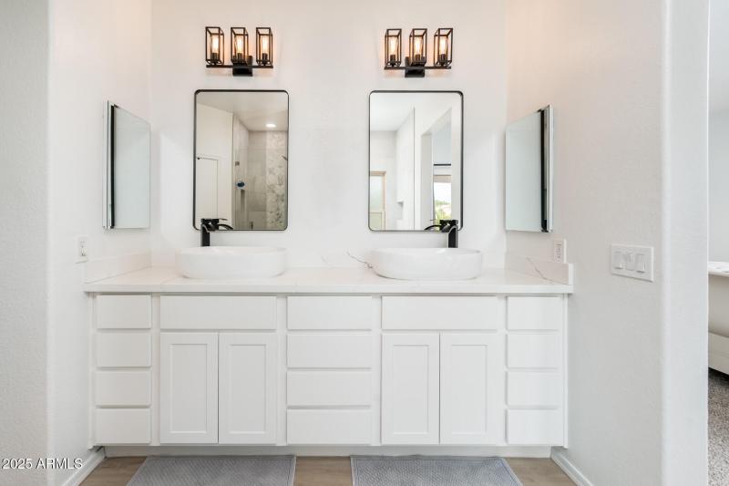 1648 E Palomino Dr - MLS-23
