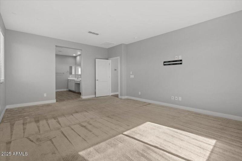 24-Primary bedroom