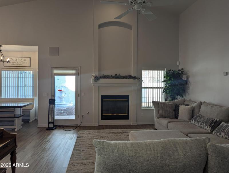 Gas fireplace/rear yard door