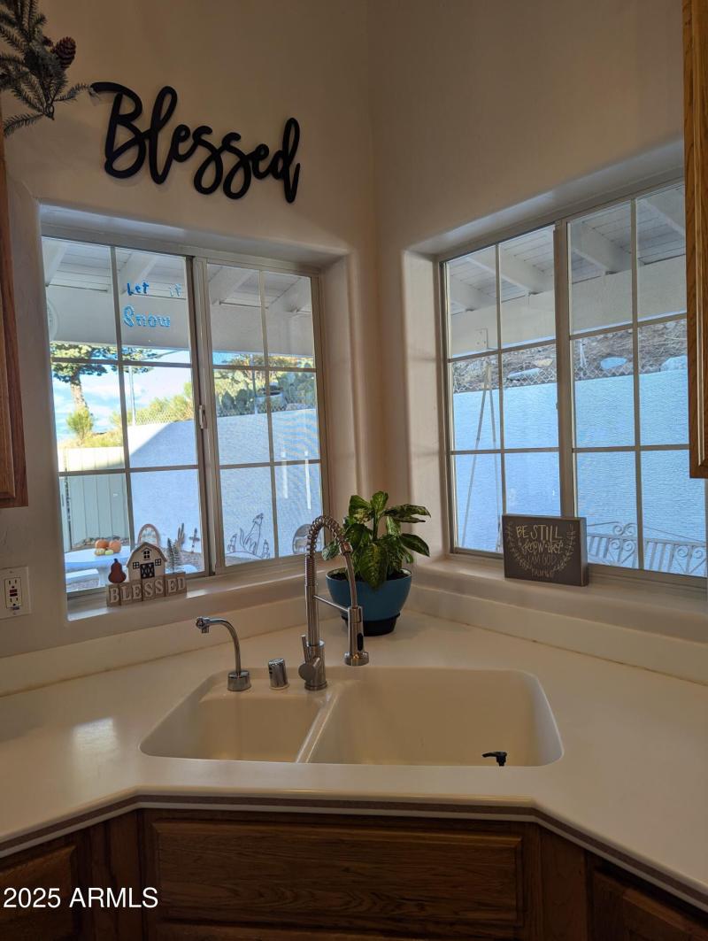 kitchen faces rear & side yard