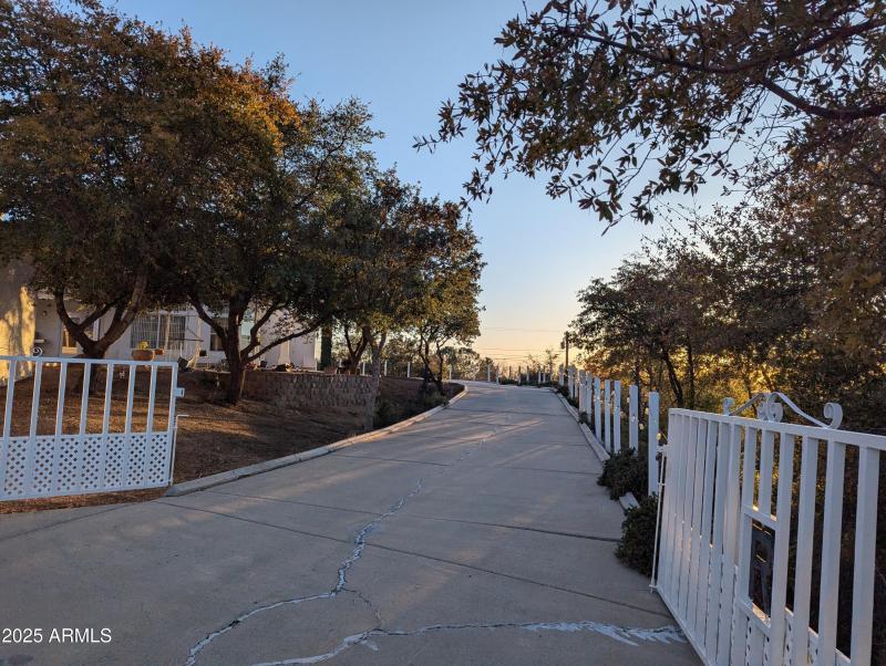 driveway to home