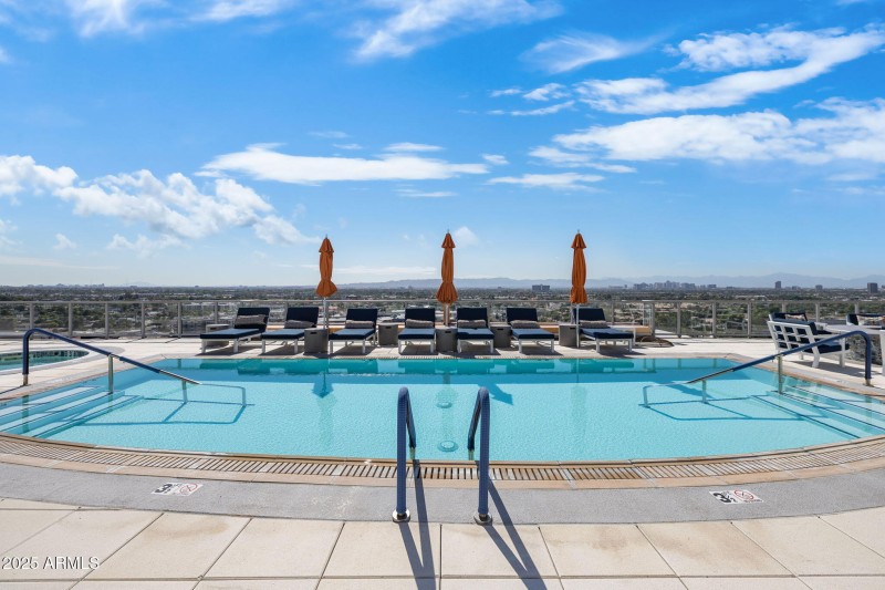 ROOFTOP POOL