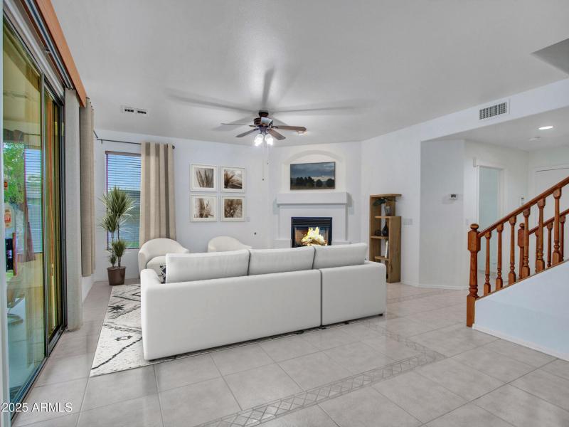 06familyroom1