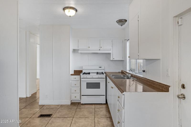 7646 E Gale Ave-12