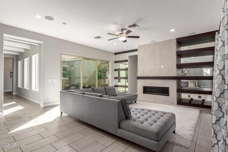 12 RedCliffe