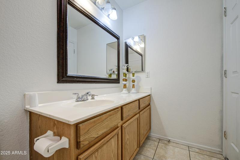 Bathroom 2-pic 3