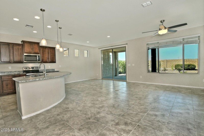 5814 W Cactus Wren Way-large-008-002-Ope