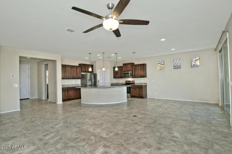 5814 W Cactus Wren Way-large-009-024-Til