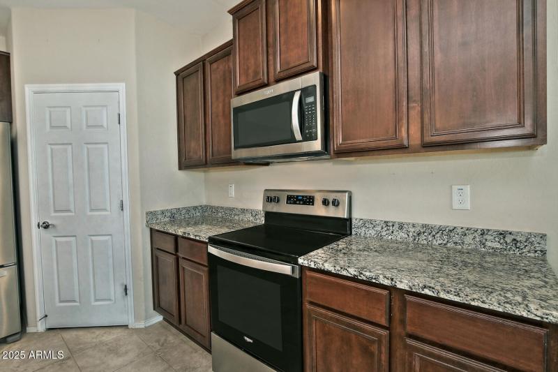 5814 W Cactus Wren Way-large-012-023-Sta